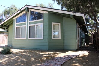 410 Burnham Rd in Oak View, CA - Building Photo - Building Photo