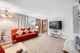 208 E Spring St in Yorkville, IL - Building Photo