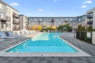 Bay House Emeryville in Emeryville, CA - Building Photo