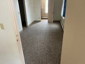 124 1/2 N Cedar Ave, Unit Cedar in Owatonna, MN - Foto de edificio - Building Photo