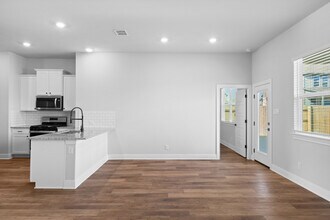 125 Skyflower Ln in San Marcos, TX - Building Photo - Building Photo