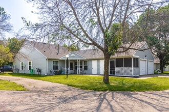 Cottages of Aspen in Oakdale, MN - Foto de edificio - Building Photo