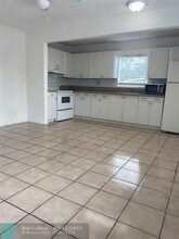 5831 SW 36th Ct in Davie, FL - Foto de edificio - Building Photo