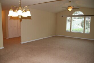 1683 NE Ruby Ct in Roseburg, OR - Building Photo - Building Photo