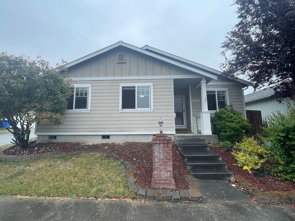 1043 NE Cordero Pl in Oak Harbor, WA - Building Photo
