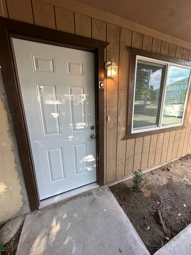 1069 Cherry Ln in Clovis, CA - Building Photo - Building Photo