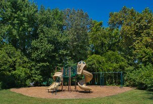 Chapel Lake Apartments in Virginia Beach, VA - Building Photo