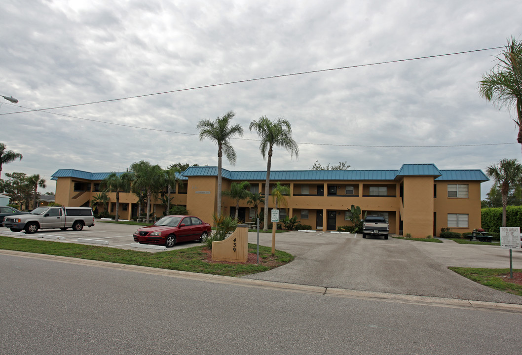 Seaview in Dunedin, FL - Building Photo