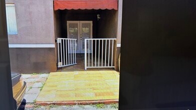 2925 W 80th St, Unit 112 in Hialeah, FL - Building Photo - Building Photo