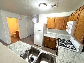 1920 Hodgenville St in Las Vegas, NV - Building Photo - Building Photo