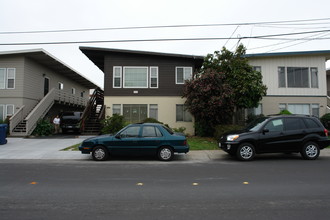 1120 Elmer St in Belmont, CA - Building Photo - Building Photo