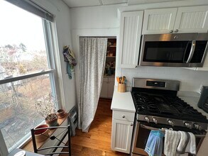 53 Cedar St, Unit #3R in Somerville, MA - Foto de edificio - Building Photo