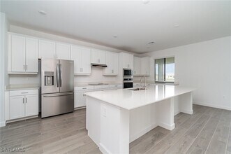 10777 Timber Creek Dr in Ft. Myers, FL - Foto de edificio - Building Photo