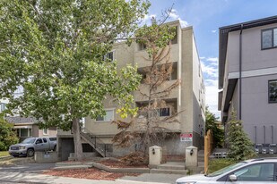 2512 15 St SW in Calgary, AB - Building Photo