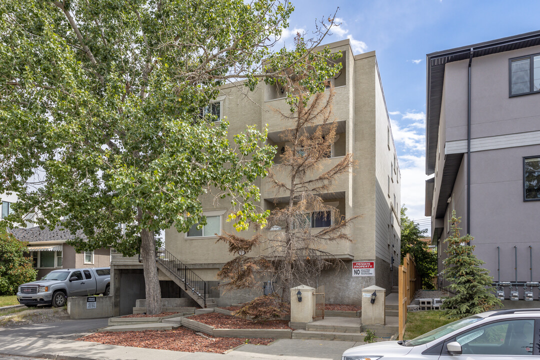 2512 15 St SW in Calgary, AB - Building Photo