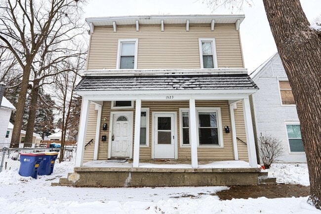 property at 1523 Broadway Ave NW