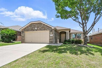 9012 Heartwood Dr in Fort Worth, TX - Foto de edificio - Building Photo