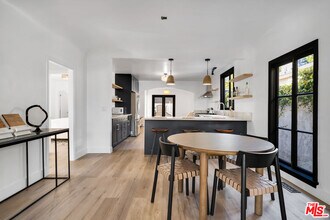 8822 Rosewood Ave in West Hollywood, CA - Building Photo - Building Photo