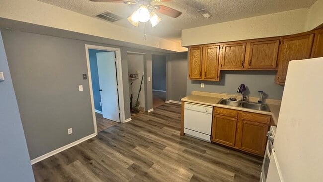 204 Avondale Ave, Unit B in Champaign, IL - Foto de edificio - Building Photo