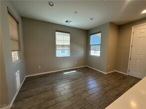 536 Celebratory Pl in Henderson, NV - Building Photo - Building Photo