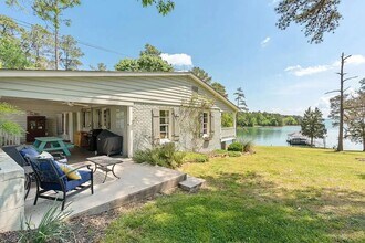 333 Jim Crittendon Rd in Hartwell, GA - Foto de edificio - Building Photo