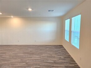 6079 Cosmos Gdn St in North Las Vegas, NV - Building Photo - Building Photo