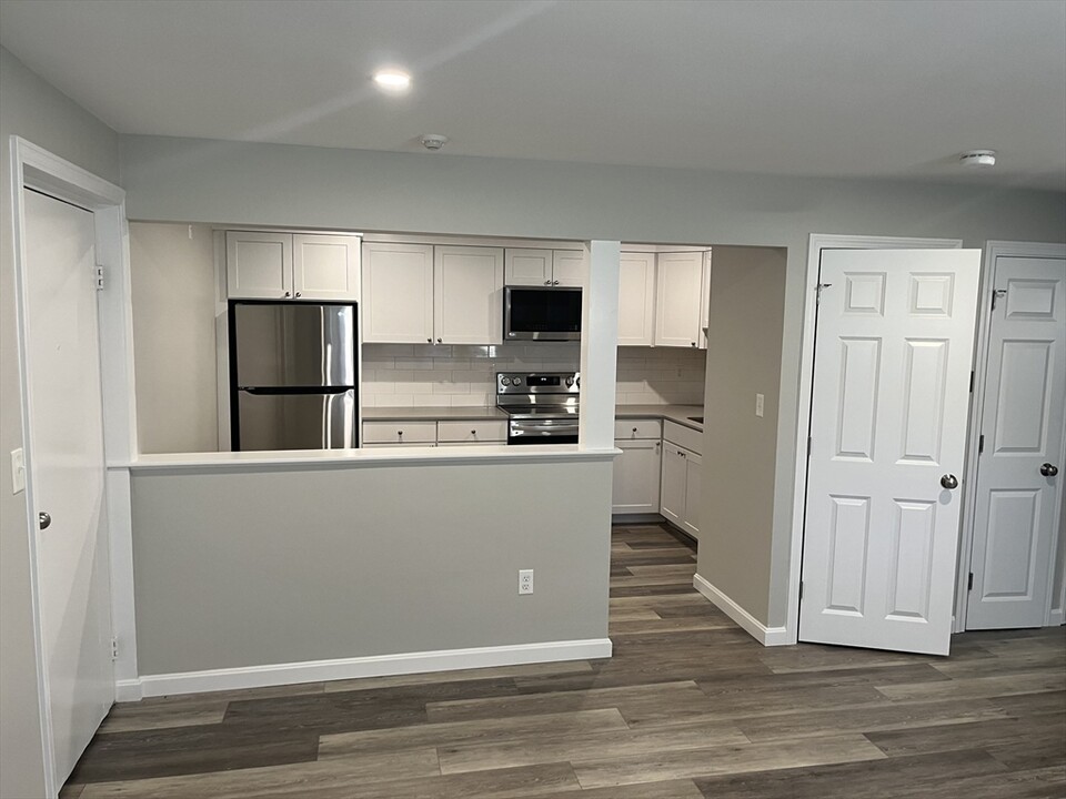 1395 Furnace Brook Pkwy in Quincy, MA - Building Photo