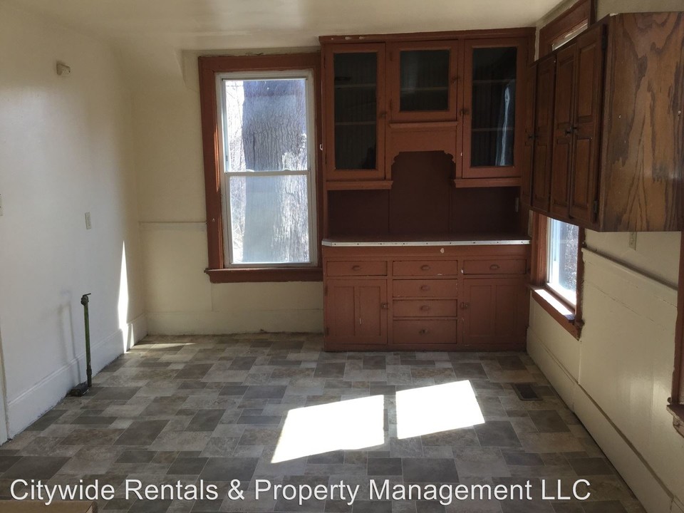 514 N 30th St in Milwaukee, WI - Building Photo