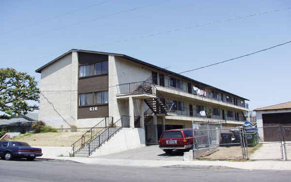 Bayside Apartments in Wilmington, CA - Building Photo