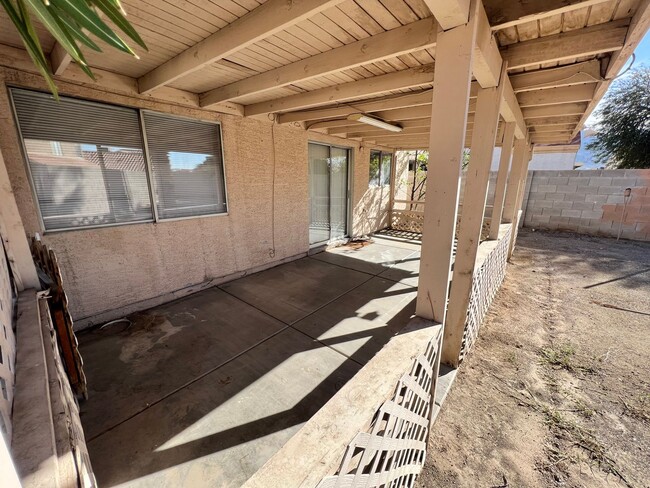 5757 Yerington Ave in Las Vegas, NV - Building Photo - Building Photo