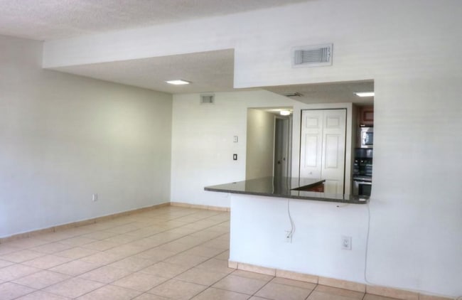 6866 NW 166th Ter in Miami Lakes, FL - Building Photo - Building Photo