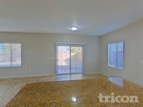 6934 W Sophie Ln in Phoenix, AZ - Building Photo - Building Photo