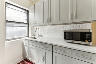 71-31 169th St in Queens, NY - Building Photo - Building Photo