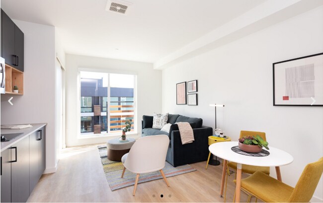 Track 66 Apartments in Seattle, WA - Foto de edificio - Building Photo