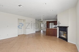 1365 Valley View Ave in Norco, CA - Foto de edificio - Building Photo