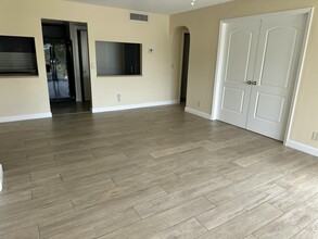 726 Sunny Pine Way in Greenacres, FL - Foto de edificio - Building Photo