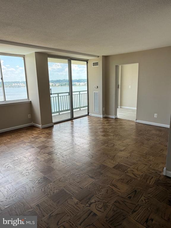 501 Slaters Ln in Alexandria, VA - Building Photo - Building Photo