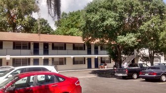 Maranatha Apartments in Daytona Beach, FL - Building Photo