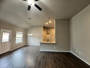 9224 Groff Lndg in Converse, TX - Building Photo - Building Photo