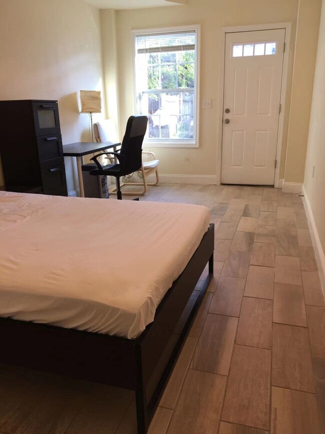 property at 1447 Parkwood Pl NW