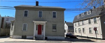 277 Spring St in Newport, RI - Building Photo