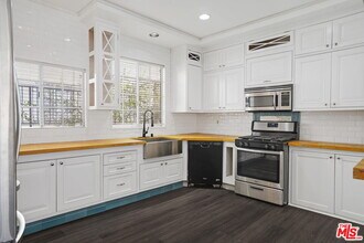 850 N Poinsettia Pl in Los Angeles, CA - Building Photo - Building Photo