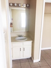 Parkview Apartments in Elgin, TX - Foto de edificio - Building Photo