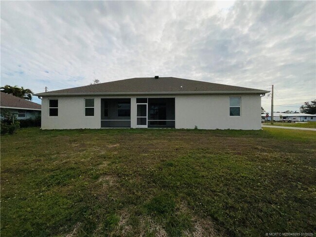 property at 1561 SE Portillo Rd
