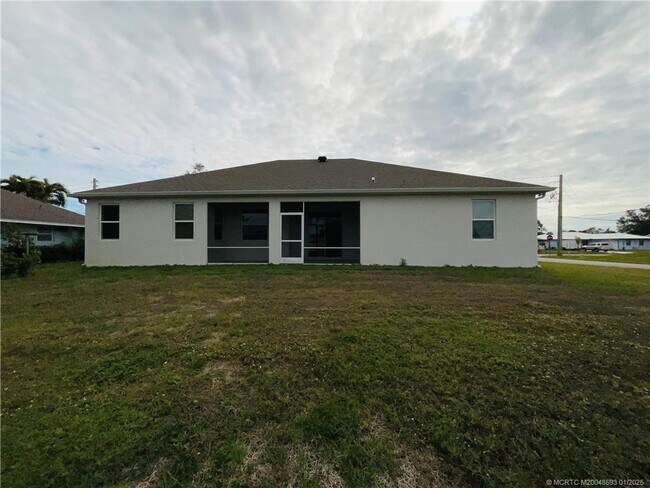 1561 SE Portillo Rd in Port St. Lucie, FL - Building Photo - Building Photo