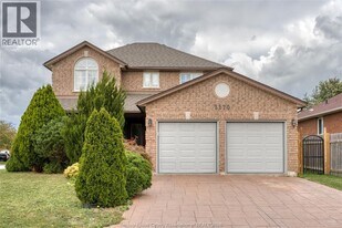3170 Fletcher Crescent in Windsor, ON - Building Photo