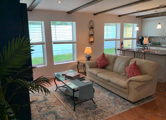 918 Upland Rd in West Palm Beach, FL - Building Photo - Building Photo