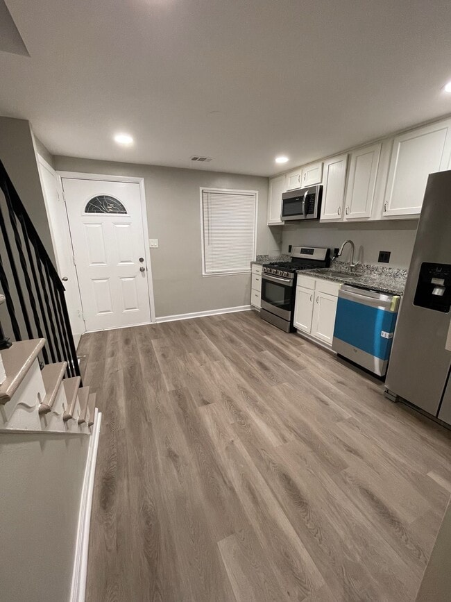 1900 Dutch Village Dr