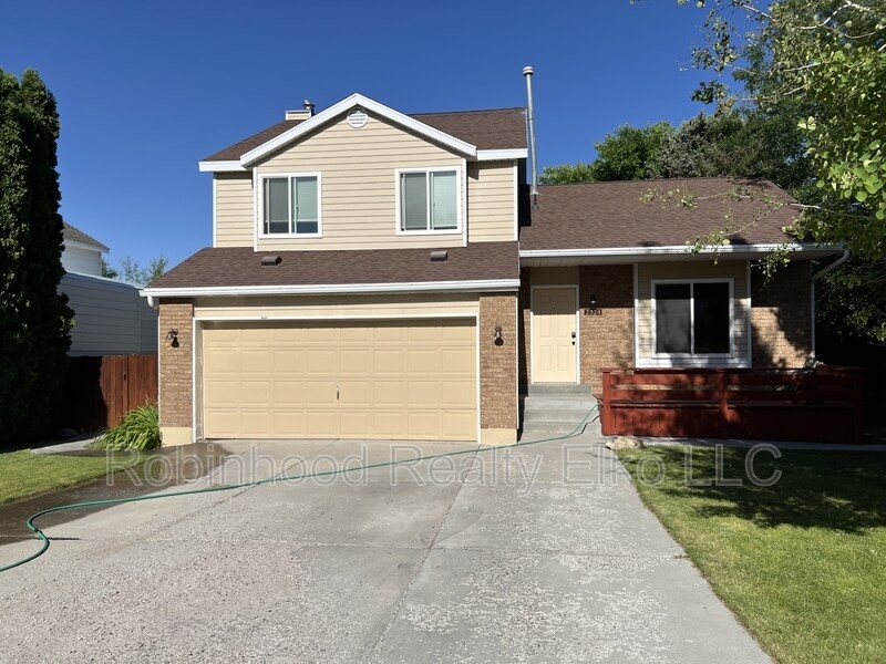 2324 Sierra Dr in Elko, NV - Building Photo