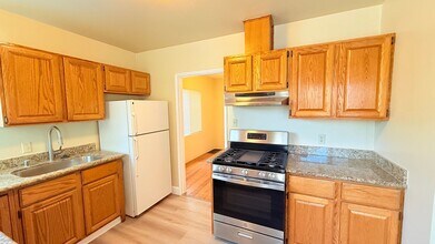 3226 Washington St in Alameda, CA - Building Photo - Building Photo